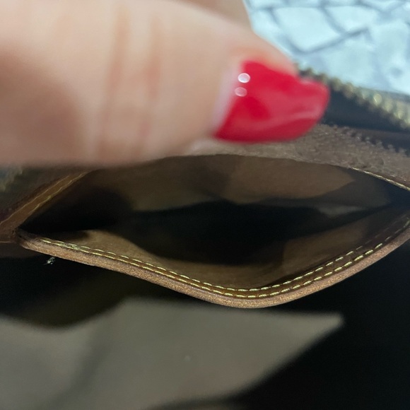 ***Authentic Louis Vuitton purse***good condition - Picture 10 of 15